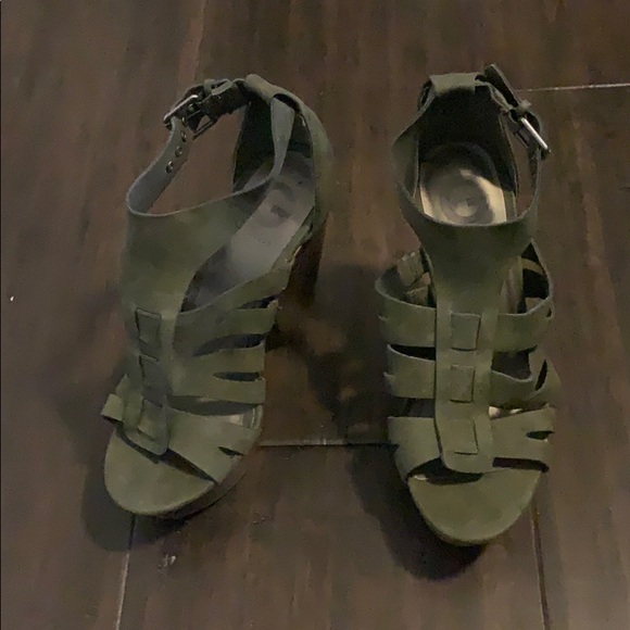 Platform Heels - Picture 3 of 5